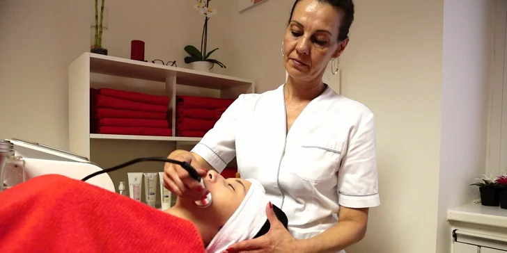 Výplň vrások kyselinou hyalurónovou, vitamínom C a rádiofrekvenciou