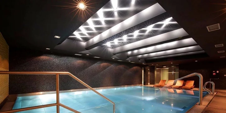 Vstup do moderného wellness aj s masážami a večerou