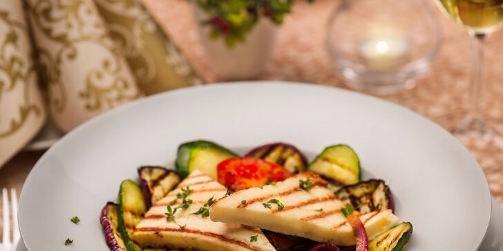 Šťavnaté morčacie stehno či plátky grilovanej zeleniny v Cafe-Restaurant Maraton
