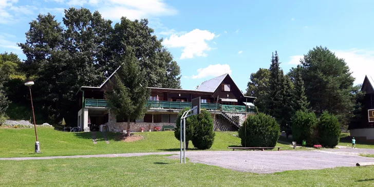 Letný pobytový športový alebo indiánsky tábor