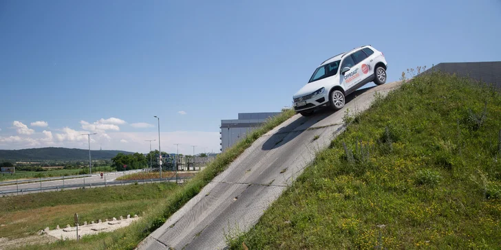 Vyskúšajte si úplne nový Volkswagen Touareg na jedinečnej offroadovej trati priamo v obrovskej automobilke Volkswagen