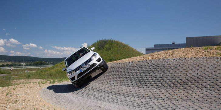 Vyskúšajte si úplne nový Volkswagen Touareg na jedinečnej offroadovej trati priamo v obrovskej automobilke Volkswagen