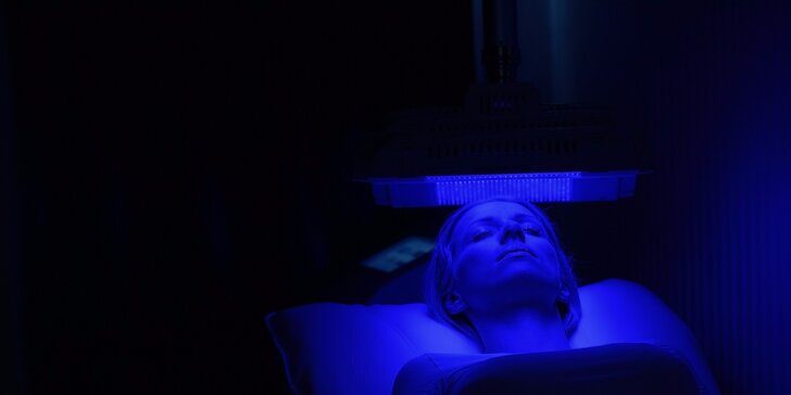 Liečba akné pomocou modrého LED svetla a inhalácie kyslíka