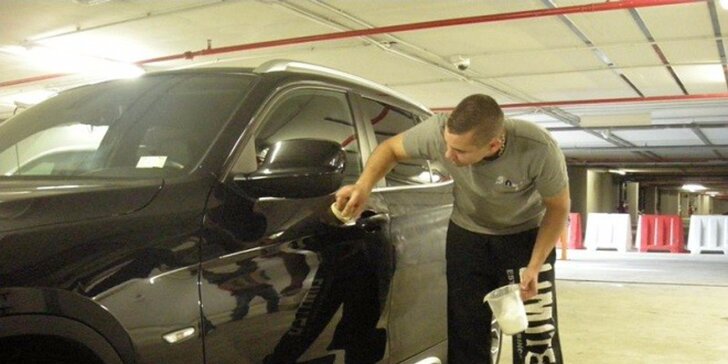 Kompletné ručné ošetrenie vášho auta: tepovanie alebo čistenie interiéru a exteriéru s možnosťou voskovania