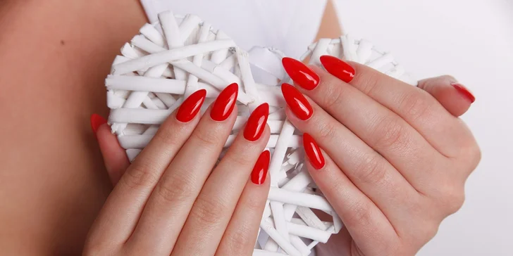 Oživte svoje ruky so Shellac manikúrou