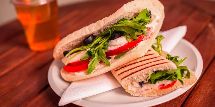 Talianske panini aj s nápojom vo Funky Fresh