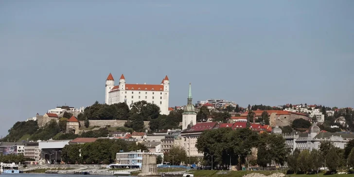 Hor sa na palubu! Plavba výletnou loďou po Dunaji pre celé partie!