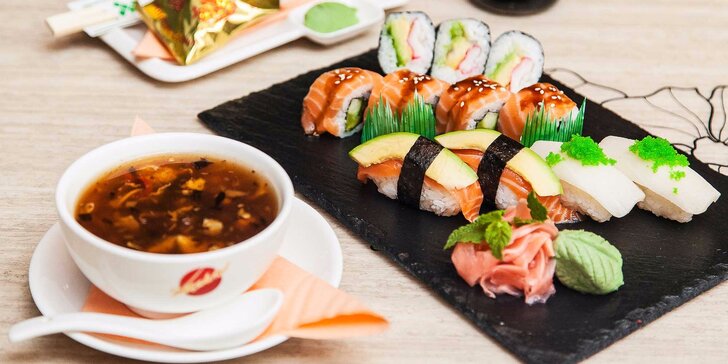 Sushi menu s ostrokyslou polievkou v Asian Restaurant Sunshine v Auparku