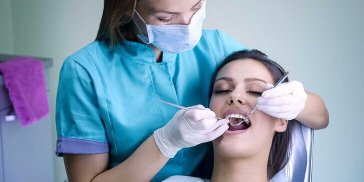 Profesionálna dentálna hygiena alebo bielenie zubov lampou ZOOM