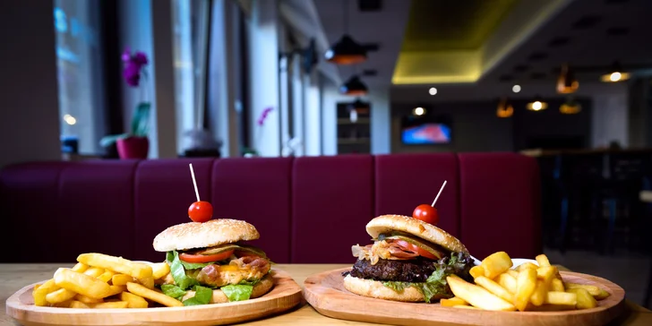 Famózny burger so steakovými hranolčekmi