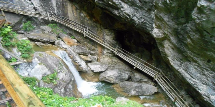 Zájazd na Medvediu tiesňavu. Zážitková turistika v Rakúsku!