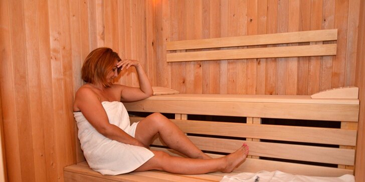 Dvojhodinový wellness balíček s masážou, vírivkou a fínskou saunou