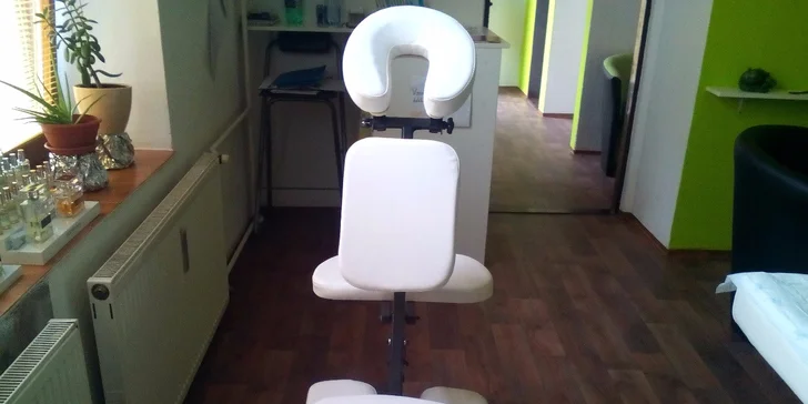 Tradičná indická masáž chrbta a hlavy. Zbavte sa stresu a migrény!