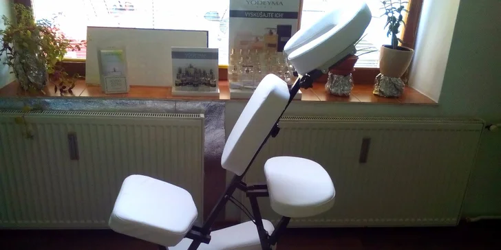 Tradičná indická masáž chrbta a hlavy. Zbavte sa stresu a migrény!