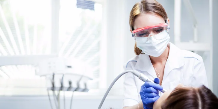 Dentálna hygiena a bielenie zubov lampou Zoom! Darček medzizubná kefka!