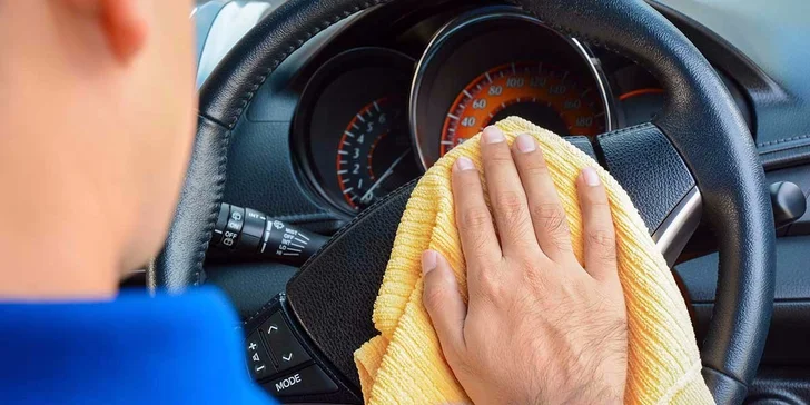 Čistenie interiéru auta s možnosťou dezinfekcie klimatizácie ozónom