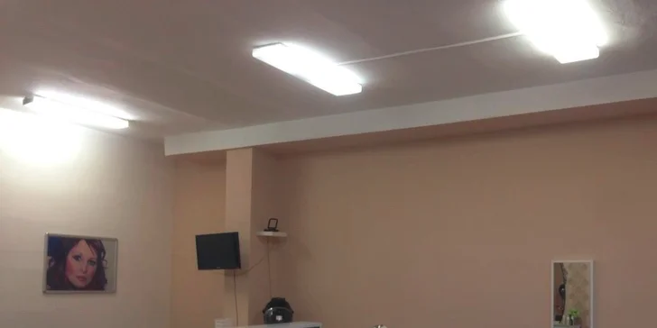 Masáž tváre a dekoltu s farbením alebo úpravou obočia