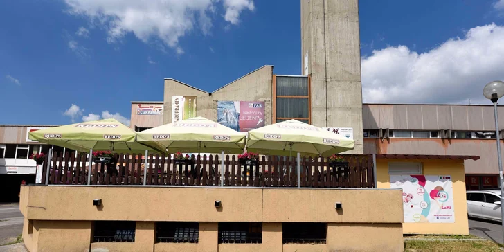 Výborná zmrzlina z čerstvého domáceho ovocia. Každý deň na výber až 20 druhov! Možnosť aj TAKE AWAY v maxi balení!