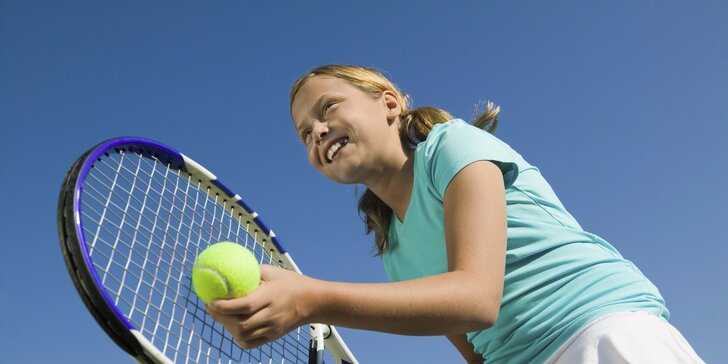 Denný tenisový tábor pre deti počas leta