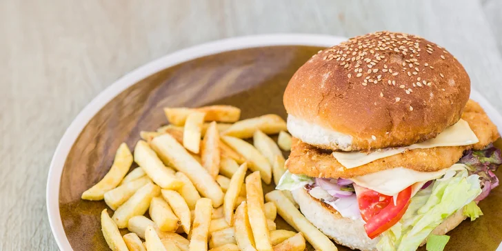 Hovädzí, bravčový či kurací burger s hranolčekmi. Aj s možnosťou rozvozu!
