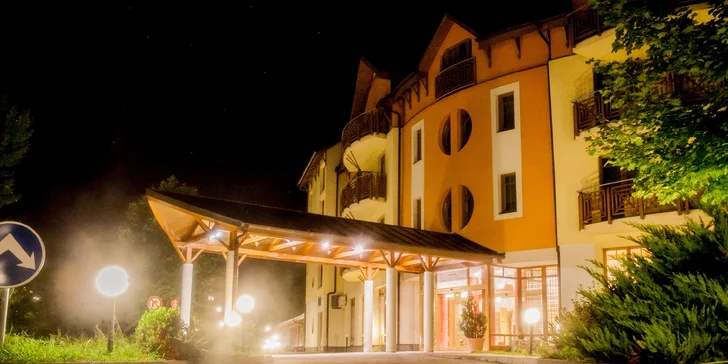 Podunajské halászlé alebo perkelt z kuracích stehien s maslovými haluškami v Csárde Pressburg