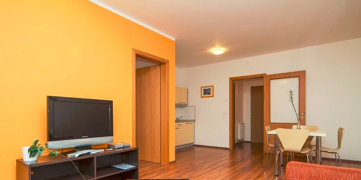 Zimný FIRST MINUTE: 4 dni v pražskom apartmáne s raňajkami, wellness, fitness a vínom pre 2