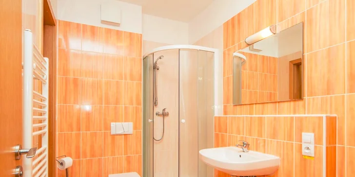 Zimný FIRST MINUTE: 4 dni v pražskom apartmáne s raňajkami, wellness, fitness a vínom pre 2
