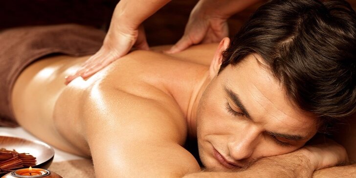 Reflexná masáž chodidiel, masáž chrbta a šije alebo ayurvédska masáž