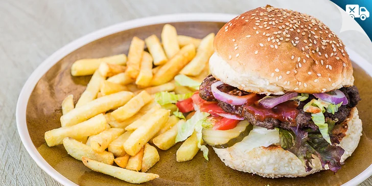 Hovädzí, bravčový či kurací burger s hranolčekmi. Aj s možnosťou rozvozu!