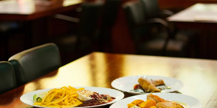 Kurací steak alebo hermelín s prílohou a dezertom pre dvoch