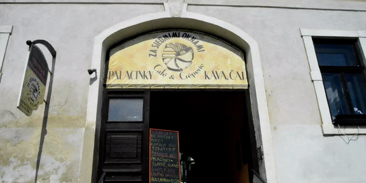 Kurací steak s grilovanou zeleninou a steakovými hranolčekmi