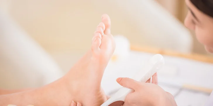 SPA ošetrenie nôh s masážou CND mliekom a možnosťou mokrej pedikúry