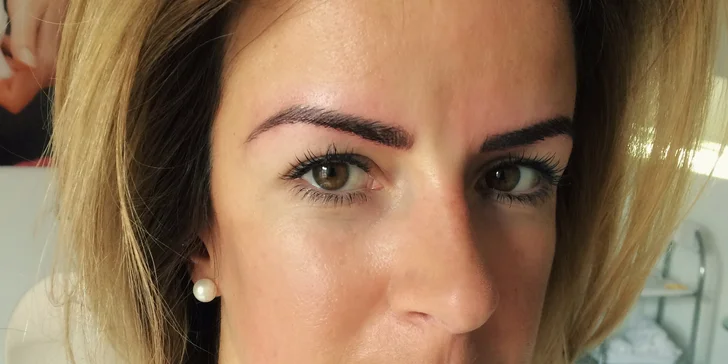 Permanentný make-up čepieľkovou metódou