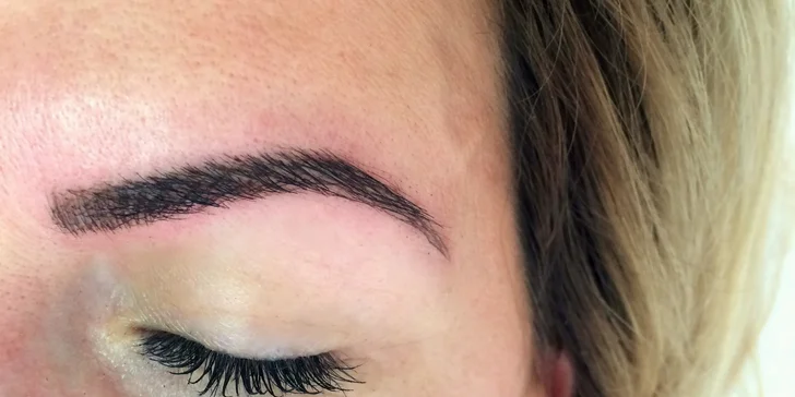Permanentný make-up čepieľkovou metódou