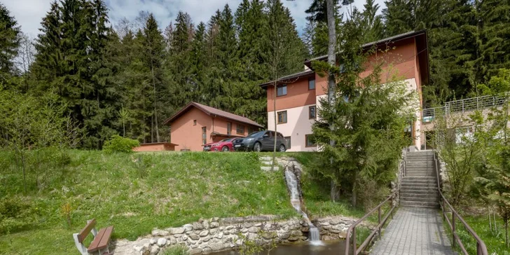 Privátny vstup do bazéna s wellness pre dvoch či celú rodinu