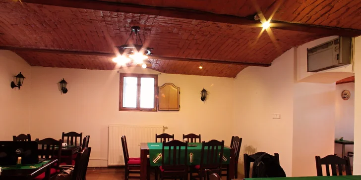 Veľké čapované pivá, XXL utopenec alebo nakladaný Hermelín