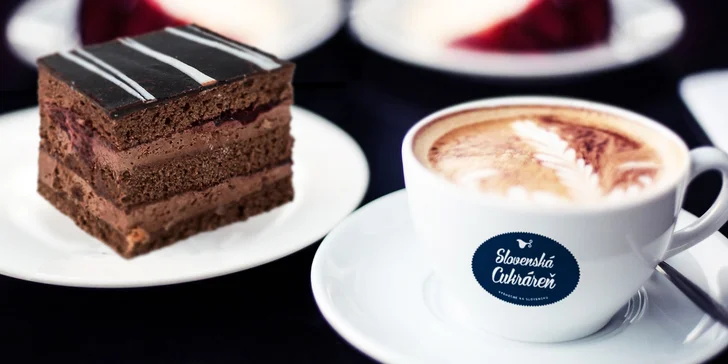 Parížska višňa s espressom alebo cappuccinom