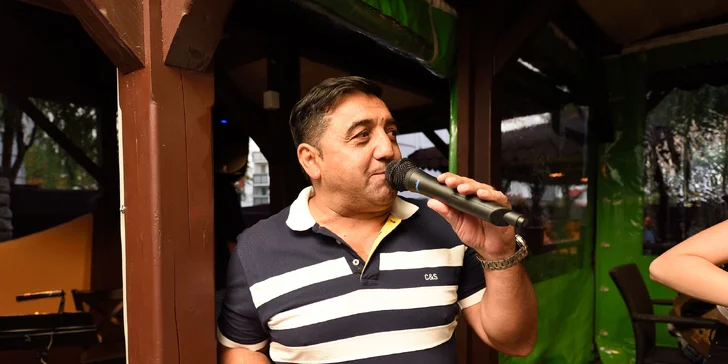 Veľká misa mäsa s oblohou a pivom pre 2 osoby