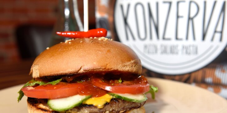 Poriadne vypasený burger z hovädzieho alebo kuracieho mäsa v Konzerve, 4 omáčky na výber!