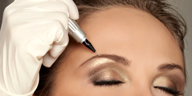 Permanentný make up obočia alebo 4D mihalnice Goldlashes