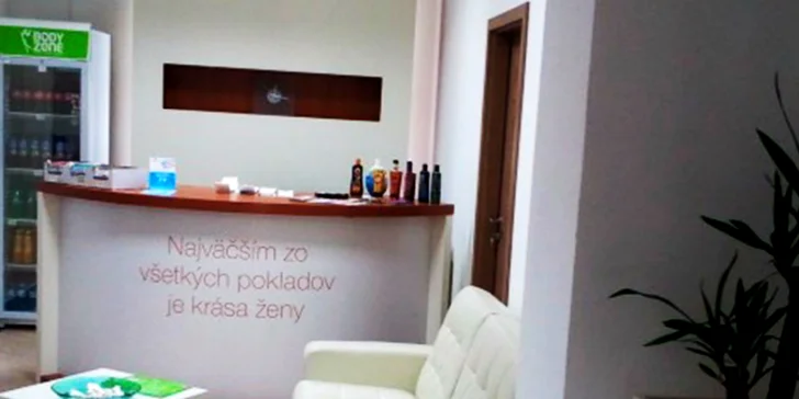 Zažiarte na stužkovej s krásnymi nechtami a dokonalým líčením!
