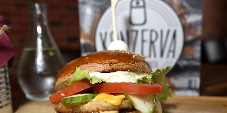 Parádny burger s hovädzím či kuracím másom. Dovoz až k vám domov!
