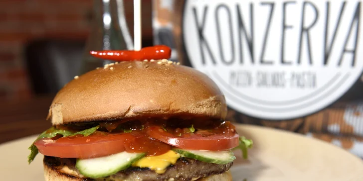 Parádny burger s hovädzím či kuracím másom. Dovoz až k vám domov!