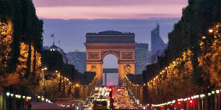 Silvestrovský Paríž v polnočných svetlách jedinečného veľkomesta