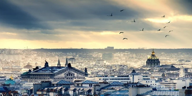 Silvestrovský Paríž v polnočných svetlách jedinečného veľkomesta