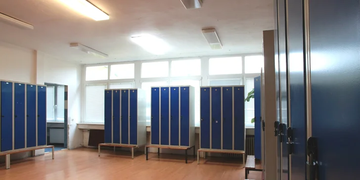 Prenájom squashového kurtu na hodinu alebo permanentka na 5 vstupov. Možnosť zapožičať loptičku a raketu!