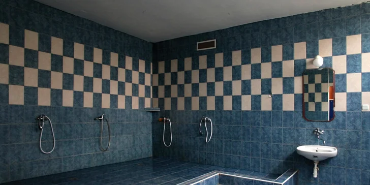 Prenájom squashového kurtu na hodinu alebo permanentka na 5 vstupov. Možnosť zapožičať loptičku a raketu!