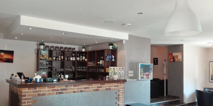 Pivo Stella Artois pre trojicu kamarátov