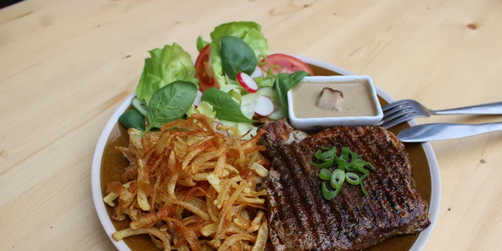Bravčový alebo hovädzí steak s prílohou a dezertom
