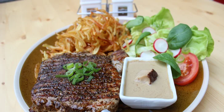 Bravčový alebo hovädzí steak s prílohou a dezertom